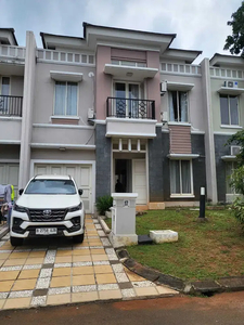 Disewakan cepat rumah 2 lantai cluster pascal summarecon serpong