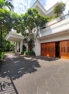 Disewakan Rumah Mewah Classic Lingkungan Tenang Area Pondok Indah