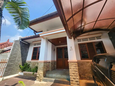 Rumah 2 Lantai Sangat Bagus Siap Huni di Komplek Elit Pondok Hijau