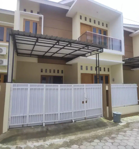 Rumah 2 tingkat, bangunan baru. estetik