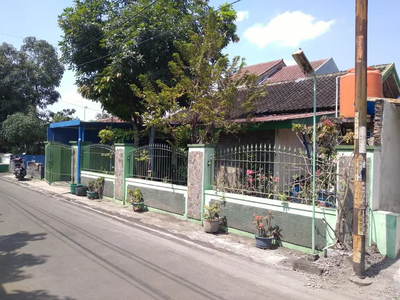 Rumah Bagus Luas di Kadipiro Banjarsari Solo Kota