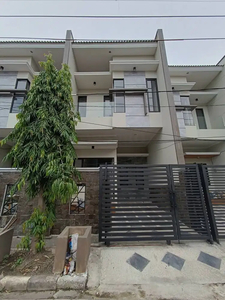 Rumah Baru 2 Lantai SHM cocok Pasangan Muda di Mulyosari Surabaya