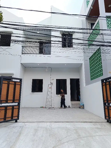 rumah baru dalam komplek di Kalisari Jakarta Timur
