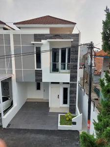 Rumah Cantik 2 Lantai Lokasi Strategis Cipinang Muara