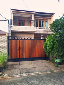 Rumah cantik di Kavling DEPLU Adam Malik Semi Furnish