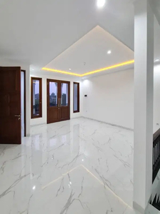 Rumah Mewah Brand New Bergaya Modern Classic di Tangerang