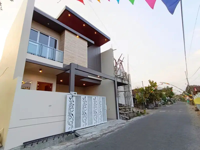 Rumah modern daerah Jl Kaliurang dekat Kampus UII