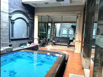 S396 Rumah Mewah 481 m2 ada Kolam Renang di Duren Sawit Jakarta Timur