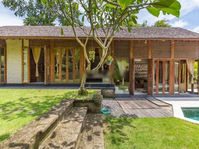 Yearly Spacious Full Furnished Villa Gunung Salak Kerobokan