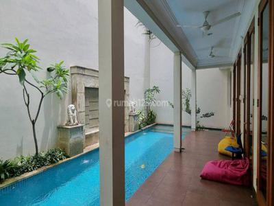 Rumah 2 Lantai , Bagus, Siap Huni , Semi Furnished , Kebayoran Baru , Jakarta Selatan