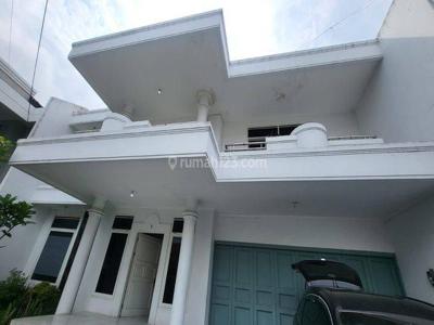 For Rent Rumah 2 Lantai Semi Furnsihed di Sayap Sutami