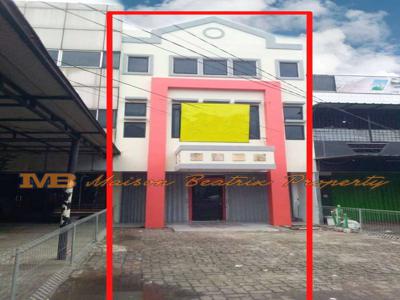 DIJUAL CEPAT RUKO BAGUS 3 LANTAI LOKASI SUPER STRATEGIS PINGGIR JALAN