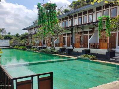 Dijual hotel dan resort pemandangan gunung di jalan raya puncak bogor