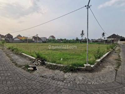 Dijual Sebidang Tanah di Tengah Kompleks Perumahan Tengah Kota