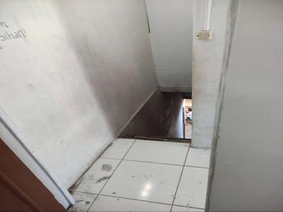 Kost lantai 2 kamar mandi diluar kosongan 1 petak air pam listrik