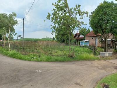 Tanah Posisi Hook, Hadap 3 Muka (Utara, Barat, Selatan)