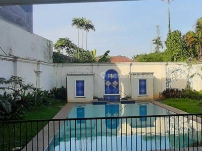 Rumah asri yang elegan di Kemang Selatan