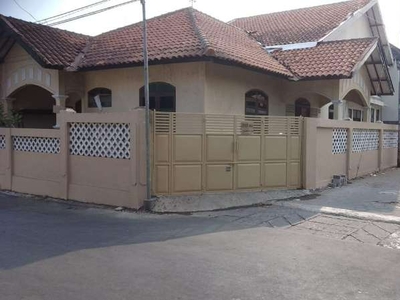 Rumah Kantor  2lantai Disewakan Jakal Km 5  Area Kampus  UGM Jogja. 