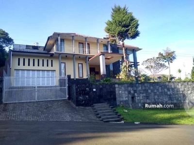 Rumah Semi Villa Di dalam Komplek Kampung Daun Lembang