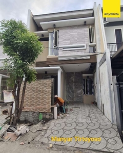 Dijual Rumah 2 Lantai di Jl. Manyar Tirtoyoso Selatan, Surabaya