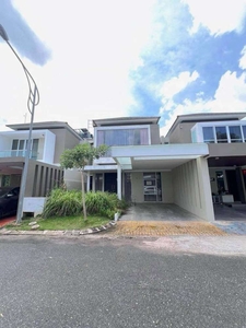 Dijual Rumah Cantik 3 Lantai Royal Grande Hadap Timur Laut Batam Centr