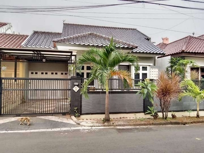 Dijual Rumah Full Furnished Siap Hunj Sangat Strategis di Jakarta