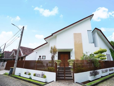 Dijual Rumah Mewah 2 Lantai, Villa Gunung Lestari, Ciputat, Tangerang