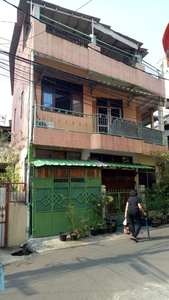 Jual Cepat Rumah siap huni 3 Lantai dengan Luas 8x10 (80m) di Johar Ba