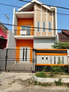 Rumah 2 lt di Taman Royal Cipondoh Tangerang