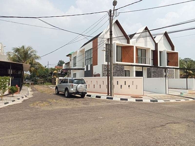 Rumah baru hook hadap 2 sisi bebas banjir di BSD Tangerang GA20514-CS
