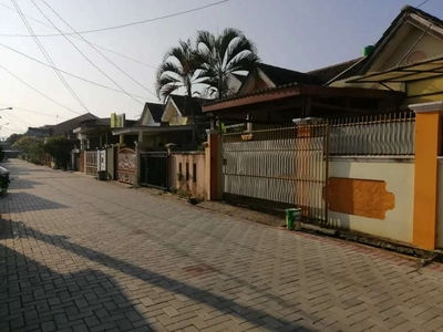 Rumah di Taman Royal Tangerang dekat stasiun