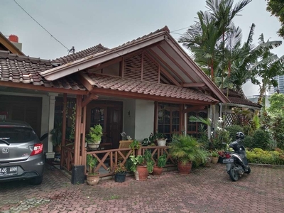 Rumah Ekslusif Dengan Tanah Luas di Daerah Batununggal Bandung
