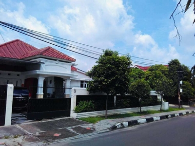Rumah Hoek Di Jalan Utama Taman Yasmin Bogor Barat