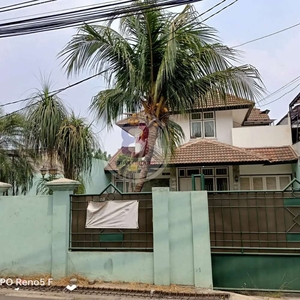 Rumah Kokoh Halaman Tanah Luas Di Bintaro Sektor 5