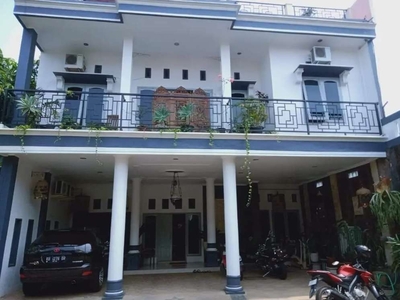 Rumah Mewah 3 Lantai dekat Exit Tol Banyumanik