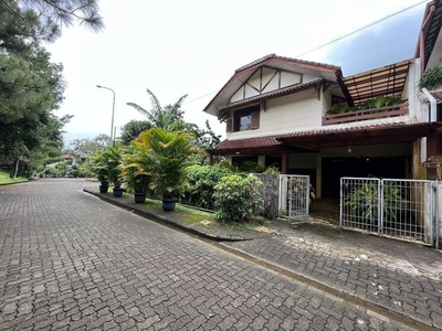 Rumah Modern Klasik Lingkungan Nyaman Di Villa Cinere Mas