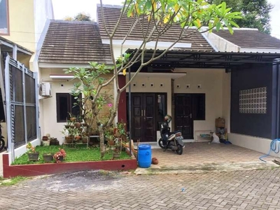 Rumah murah asri bagus di perum grafika banyumanik semarang