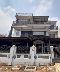 Rumah Vila dijual di Batu Musium Angkut Taman Bunga
