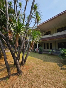 Secondary House 2 Lantai Nyaman di Simprug Golf Kebayoran Lama, Jaksel