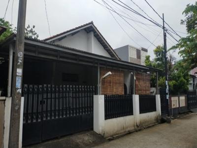 Dijual Rumah Lokasi strategis di Pondok Pucung.