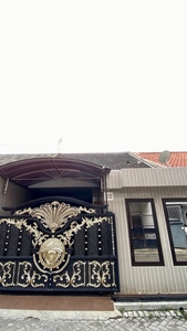 Dijual 1356. Dijual Rumah Full Renovasi di Bronggolan, Surabaya