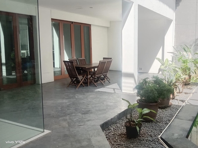 Disewa Beautiful, comfortable house in quite area at Menteng, Cen