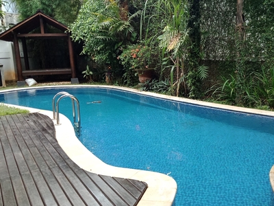 Disewa Beautiful house in kemang area, the price can be negotiabl