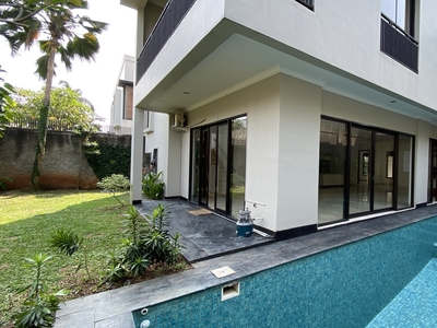 Disewa Beautiful modern house with Rooftop at Kemang Area