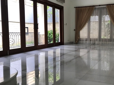 Disewa Beautiful Townhouse For Rent at Ampera