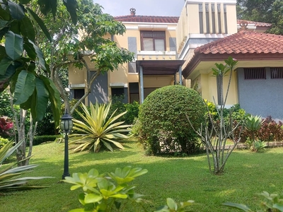 Bogor Rancamaya Golf Estate, rumah cantik dengan view golf serasa resort