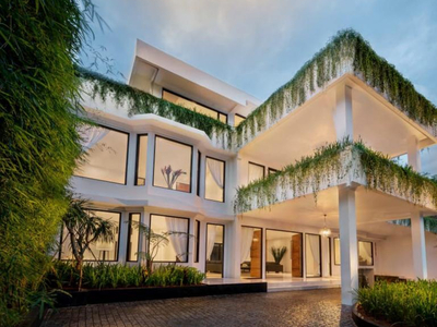 Dijual Brand New House Desain Modern di Kawasan elit Menteng