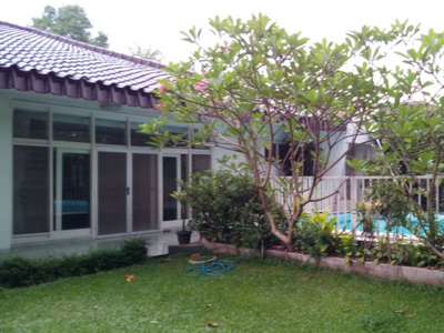 Disewa Comfortable, Classic and Beautiful House In Area Kemang Fo