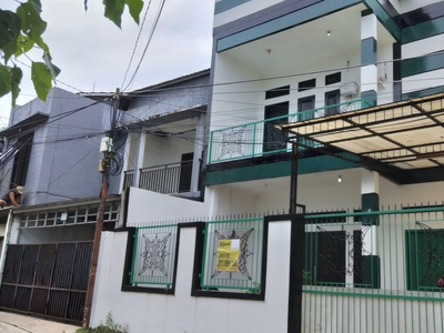 Dijual Di jual rumah 2 lantai siap huni di bambu apus cipayang ma