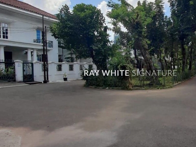 Dijual Di Jual Rumah Lama Depan Taman Tulodong Senopati